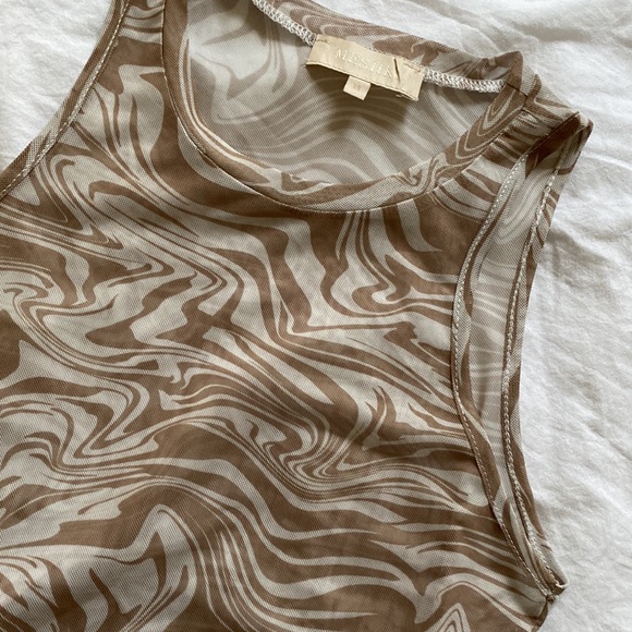 Mesh tank with pattern - Picture 2 of 2